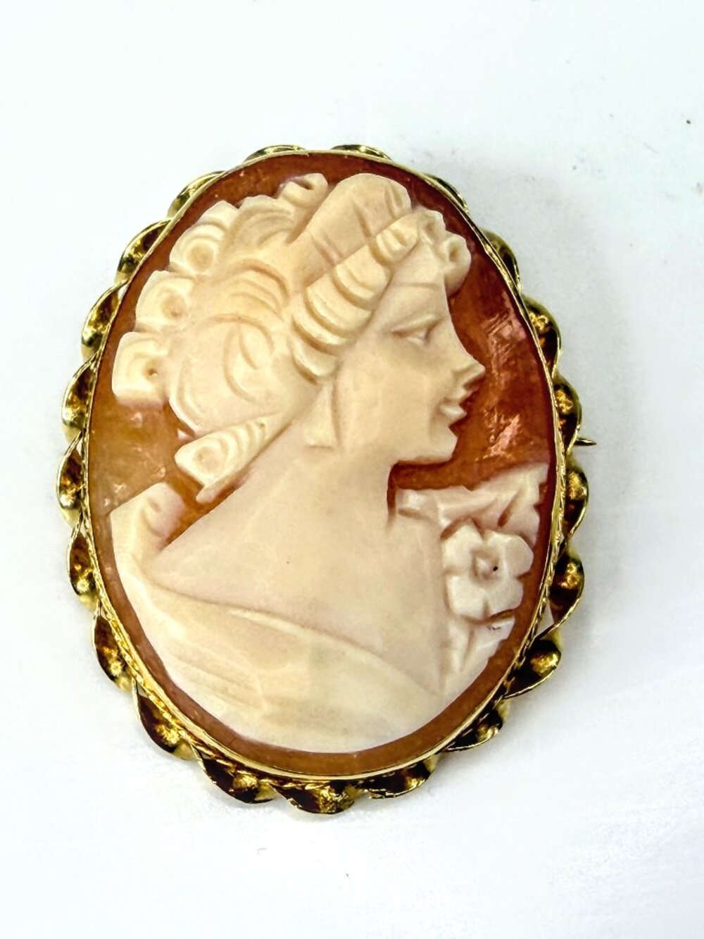 Antique Victorian Shell Cameo Brooch Tested 16-17K Gold Floral Frame 5.1g JR2036